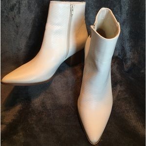 Lulus x Matisse. Bambi White Embossed leather boots.
